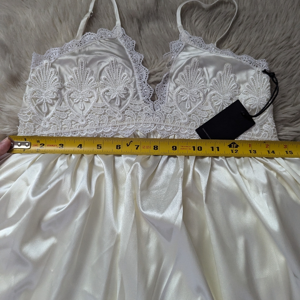 NWT Vanessa Mooney Jolene Dress in White Limited Edition - Picture 11 of 16
